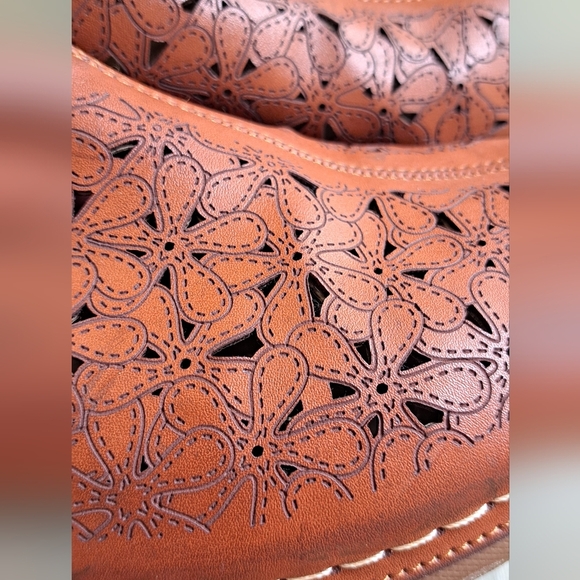 Atalina Brown Floral Laser Cut Mules Slip On shoes size 11W - Picture 2 of 8